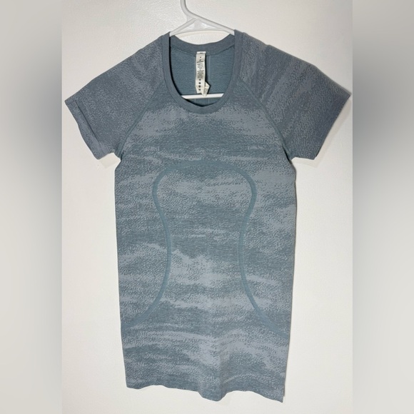 lululemon athletica Blue Short Sleeve Tee - Picture 1 of 4